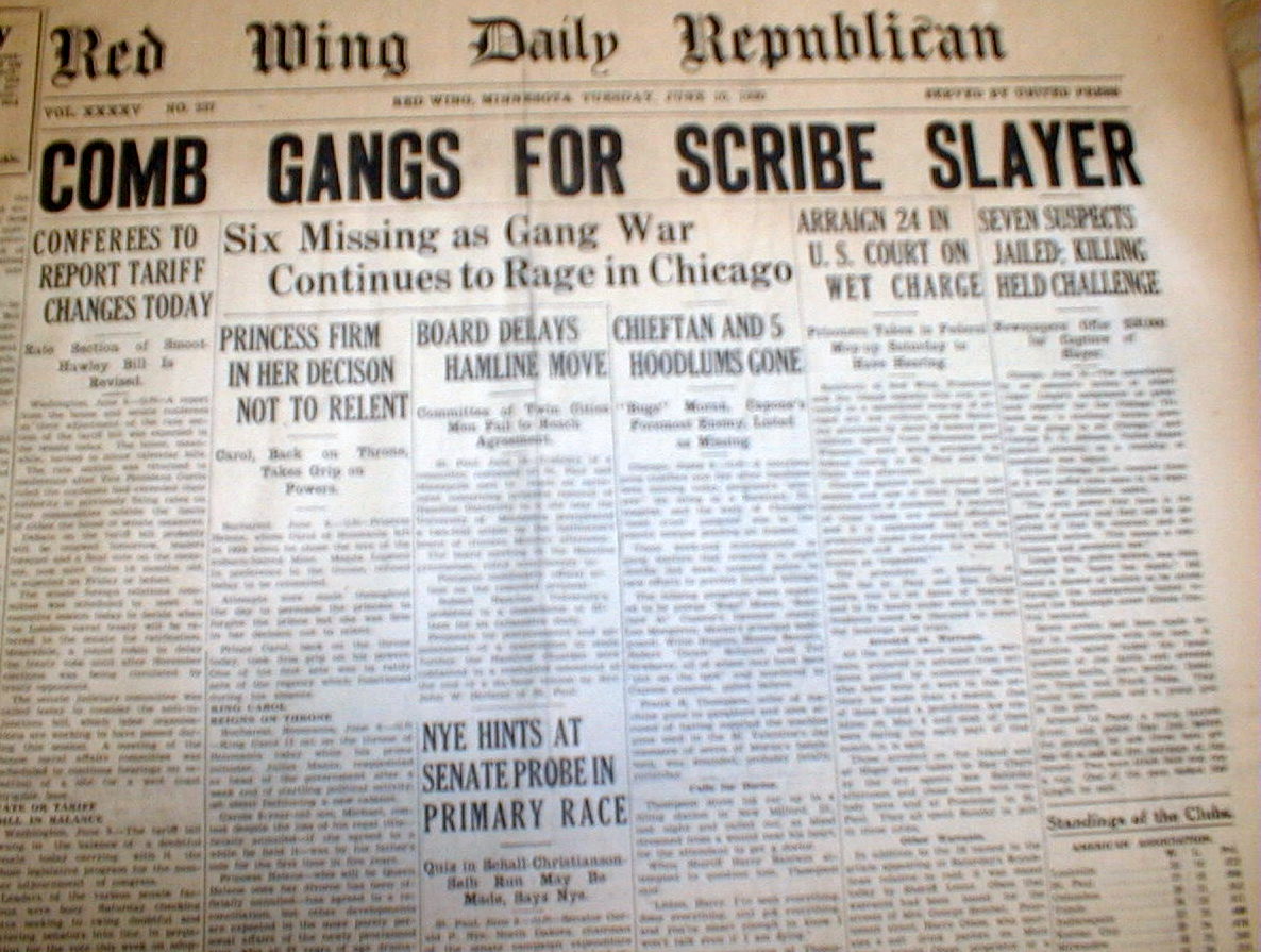 5 1930 hdln newspapers Chicago Gangs PROHIBITION Shootout AL CAPONE v